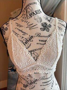 Colsie Cream Crochet Lace Bralette